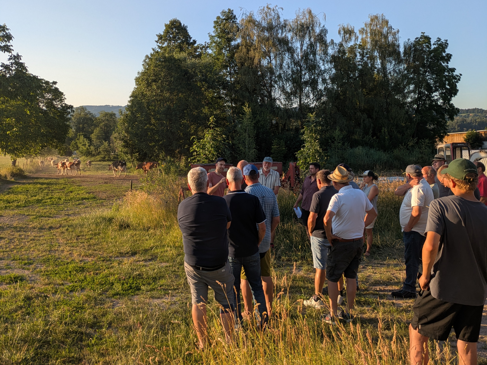 Die Machbarschaft Landwirtschaft beim zweiten Hofdialog - Austausch und Vernetzung direkt an der Weide